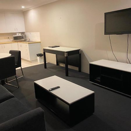 コスモポリタン モーテル&サービス アパートメンツ ロックハンプトン エクステリア 写真